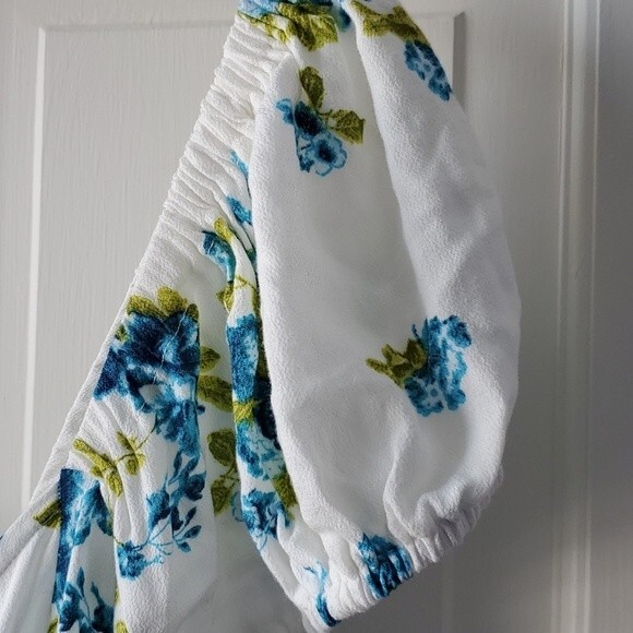 NWT FREE PEOPLE WHITE BLUE FLORAL CROPPED OFF SHOULDER PEASANT TOP SIZE SMALL - Picture 5 of 10